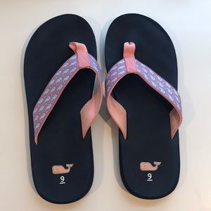 Vineyard vines flip flops